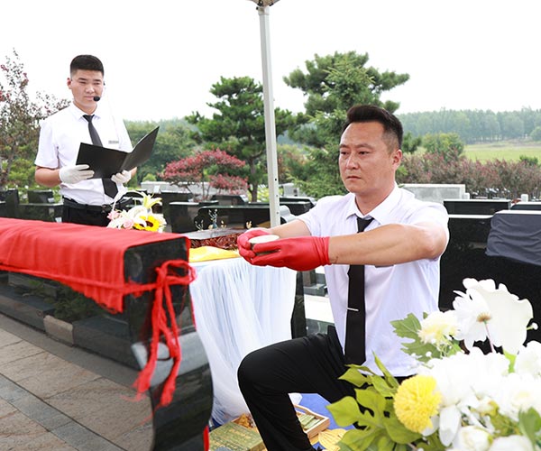 沈陽龍生墓園